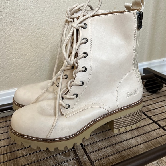 Blowfish Vegan Leather Boots NWT Cream Size 9 - Picture 4 of 5